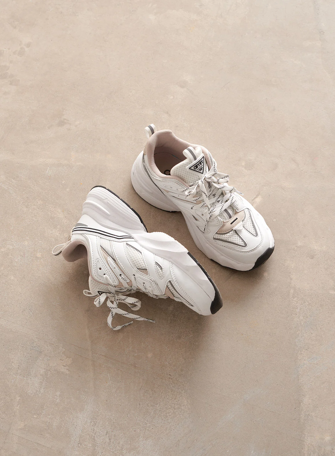 White Athena 100 - Image 8