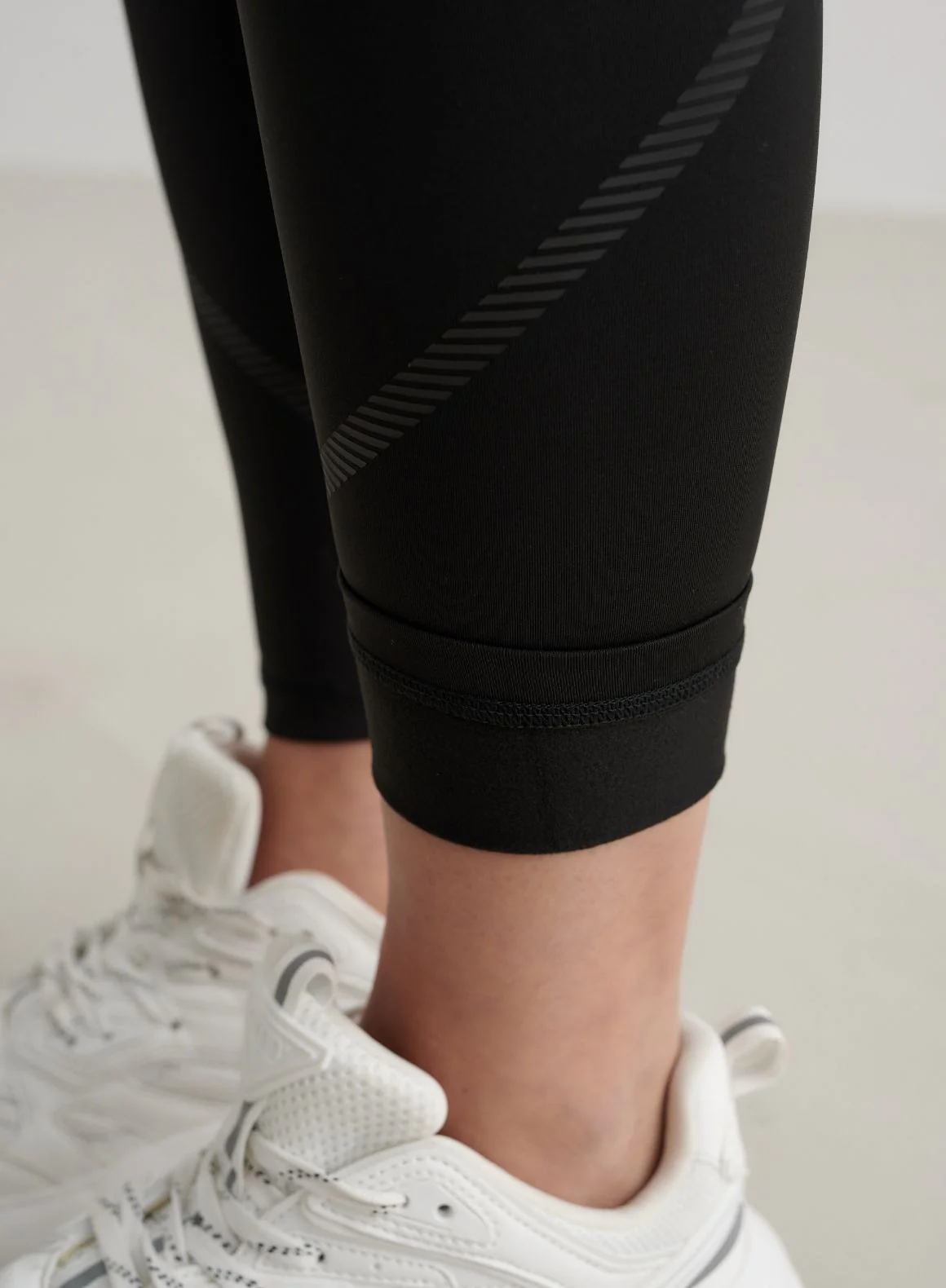 Black Reflective Warming Tights - Image 3