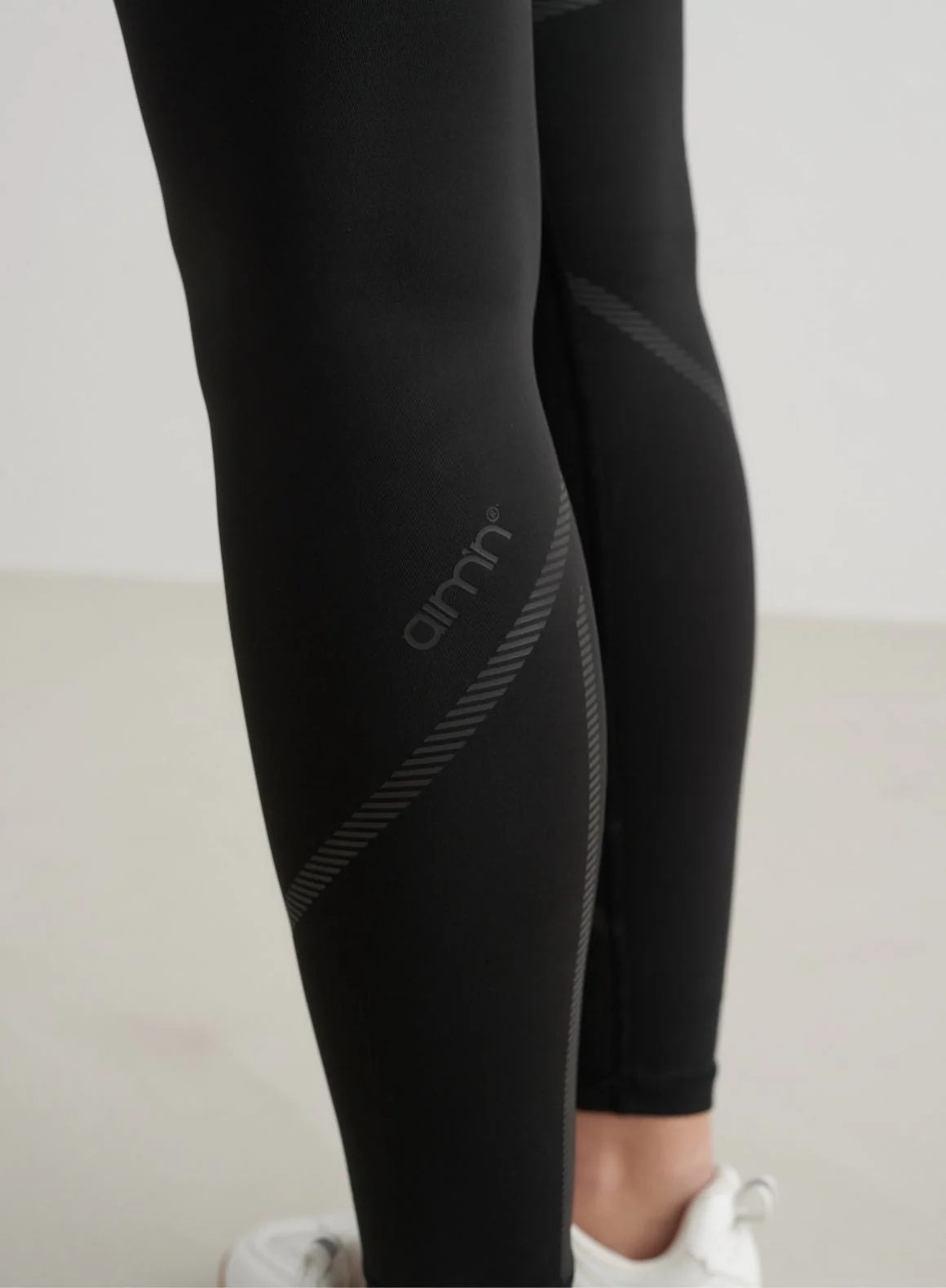 Black Reflective Warming Tights - Image 8