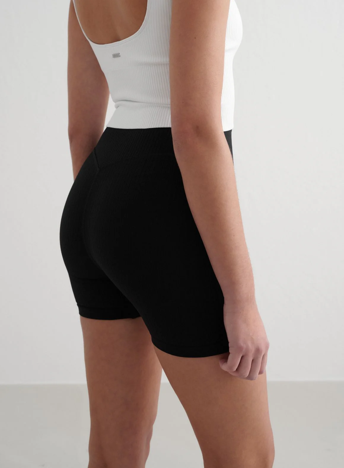 Black Ribbed Seamless Midi Biker Shorts - Image 4
