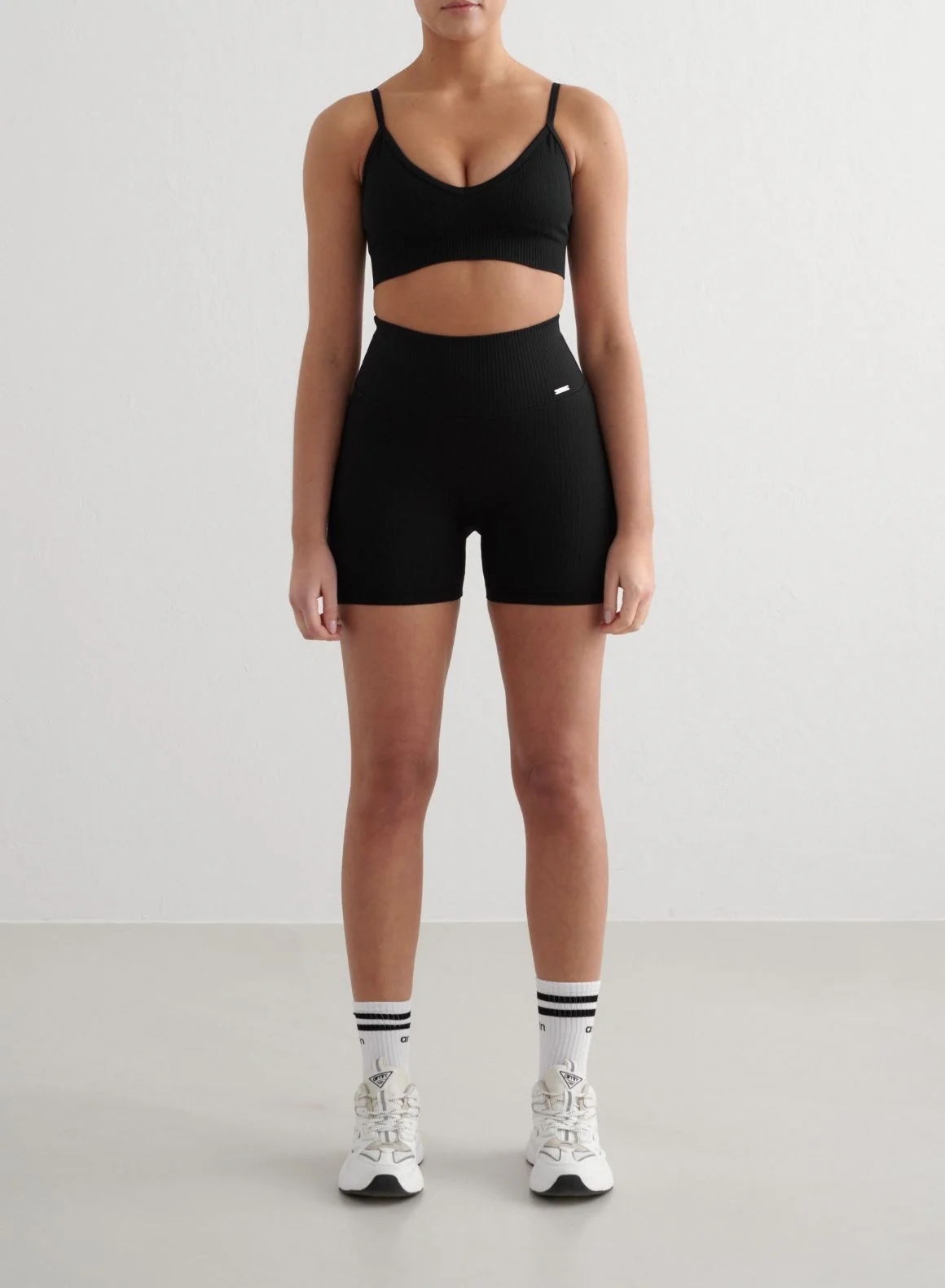 Black Ribbed Seamless Deep Cut Bra - Image 3