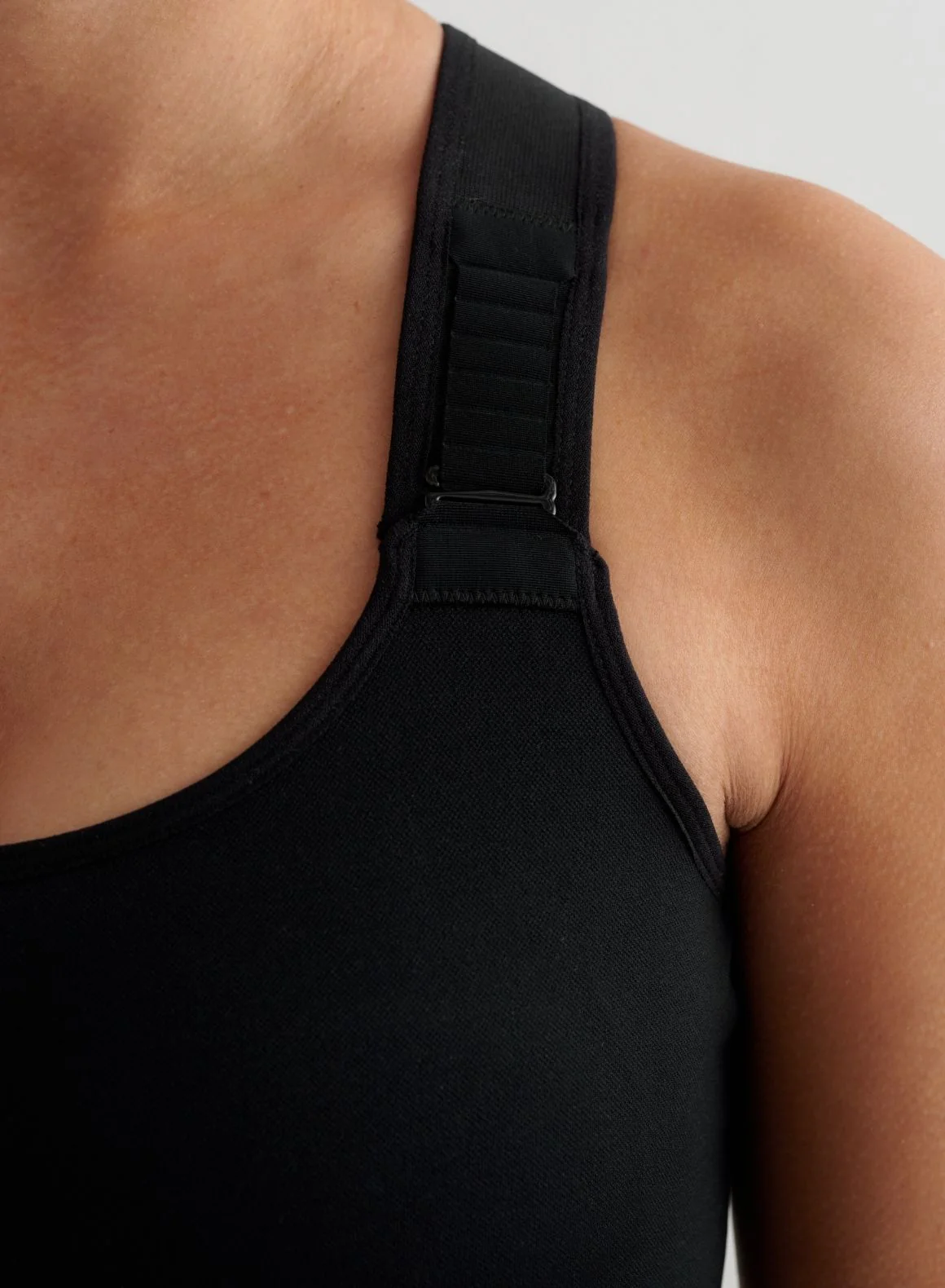 Black Ribbed Seamless High Support Bralette - Image 4