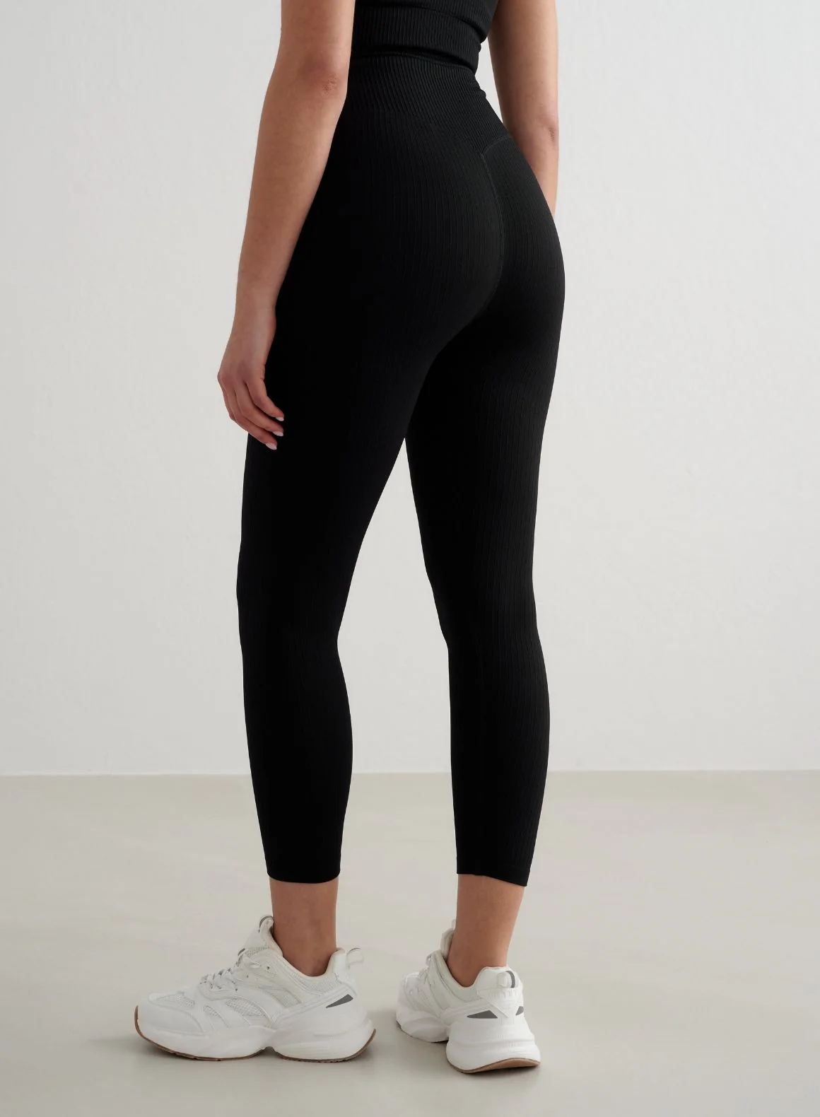 Black Ribbed Seamless Tights 7/8 - Image 4
