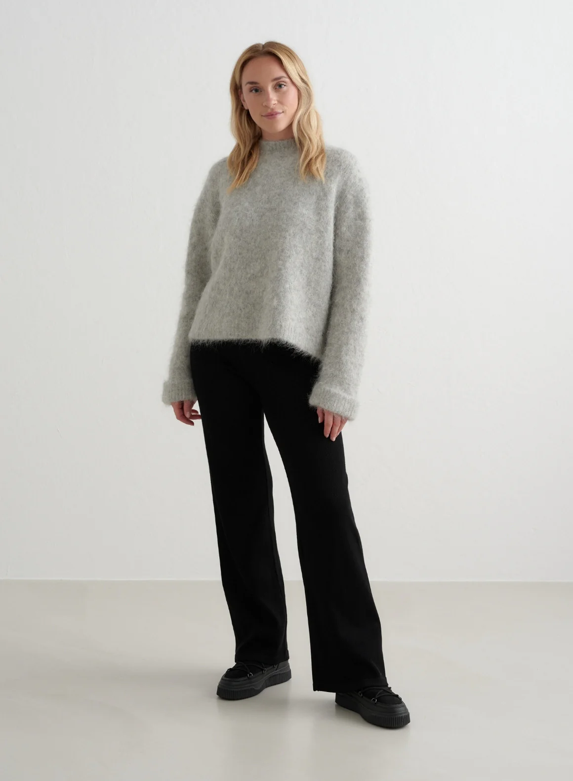 Black Ribbed Wool Wide Pants - Image 7