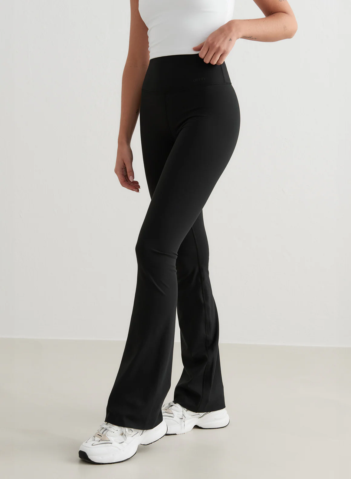 Black Sense Flare Tights - Image 50