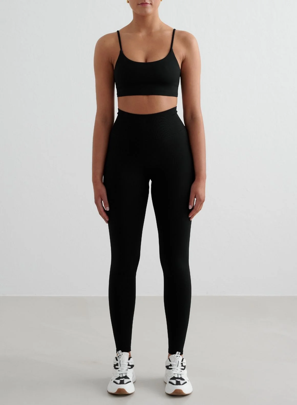 Black Shape Seamless Strap Bra - Image 3