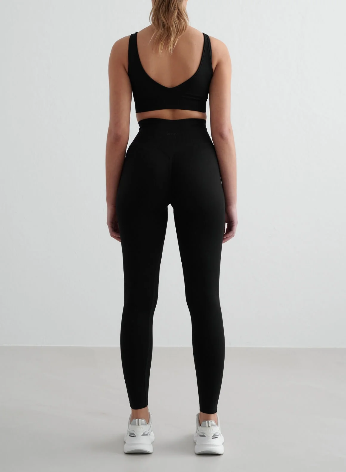 Black Shape Seamless Tights & Deep Cut Bra Set - Image 2