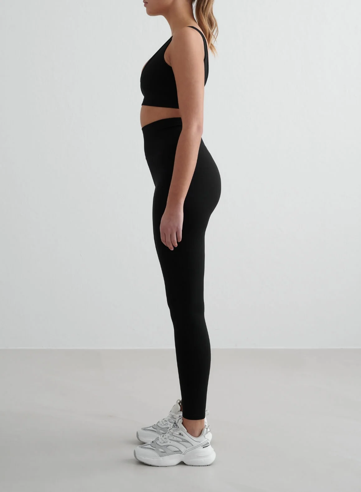 Black Shape Seamless Tights & Deep Cut Bra Set - Image 3