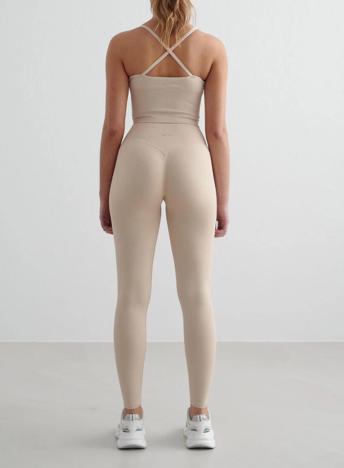 Clay Shape Seamless Tights & Cross Back Bralette Set - Image 2