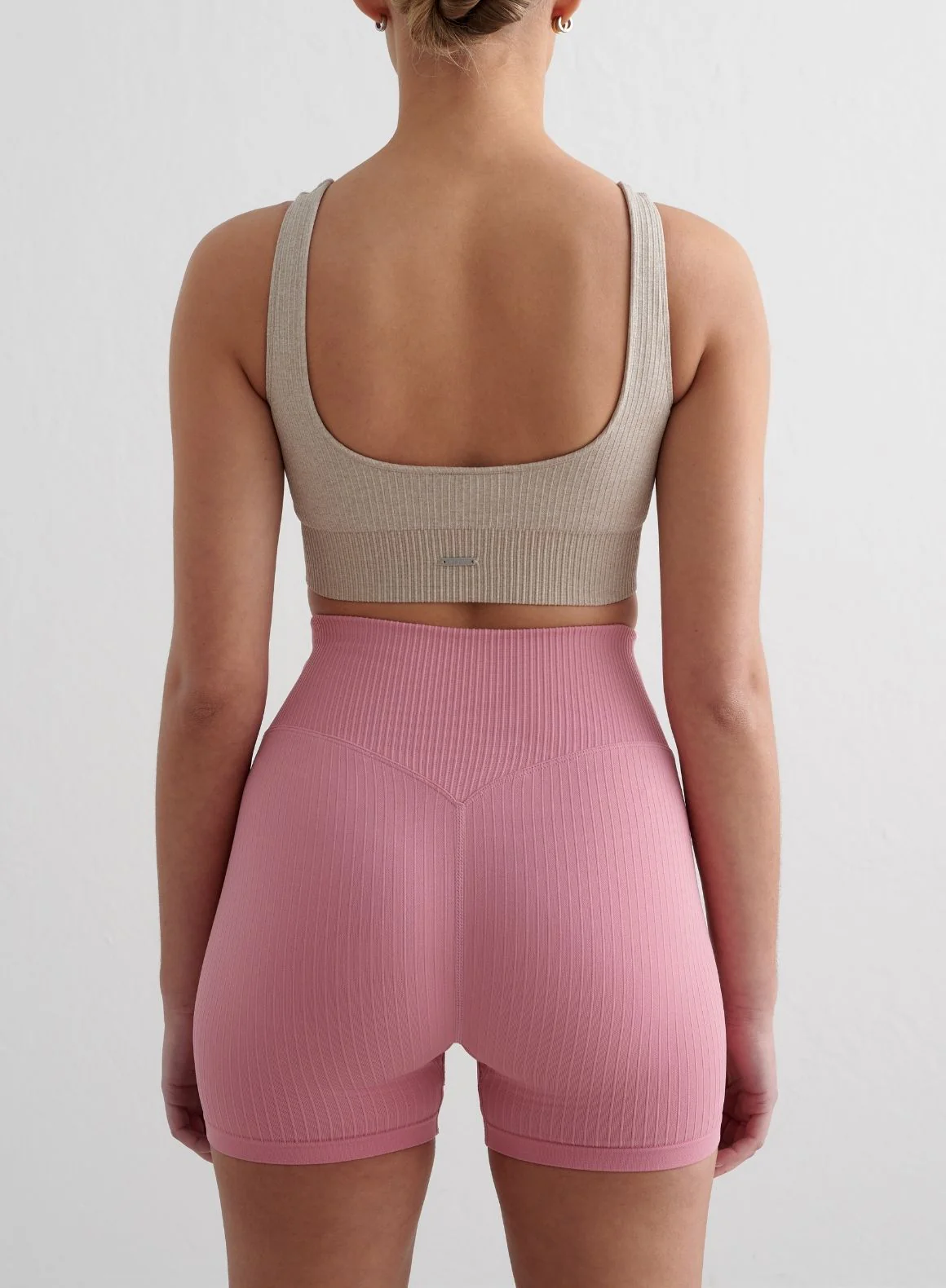 Desert Rose Ribbed Seamless Midi Biker Shorts - Image 3