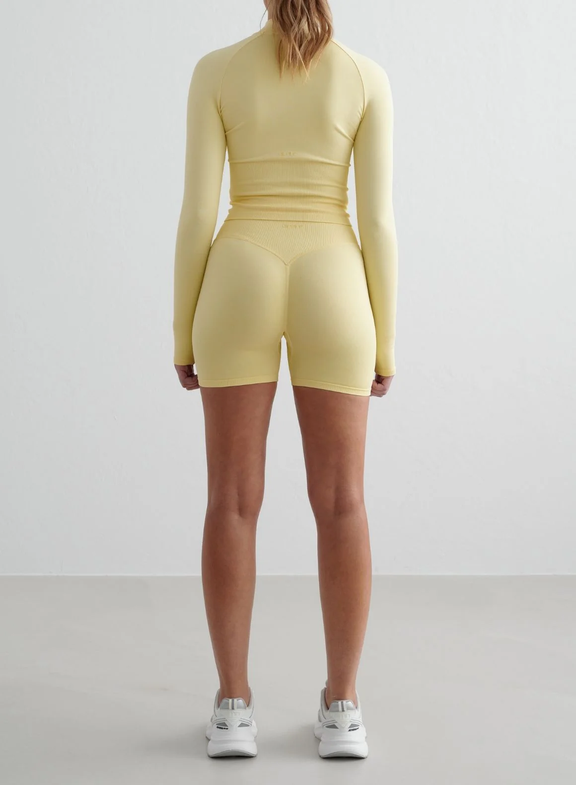 Mellow Shape Seamless Hotpants - Image 4