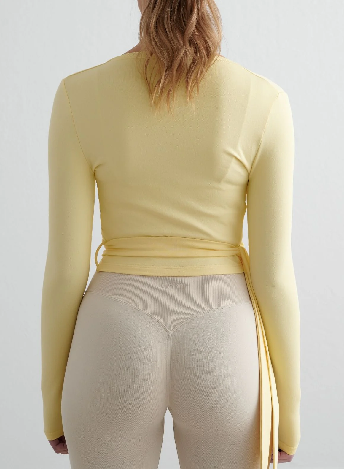 Mellow Shape Seamless Wrap Long Sleeve - Image 2