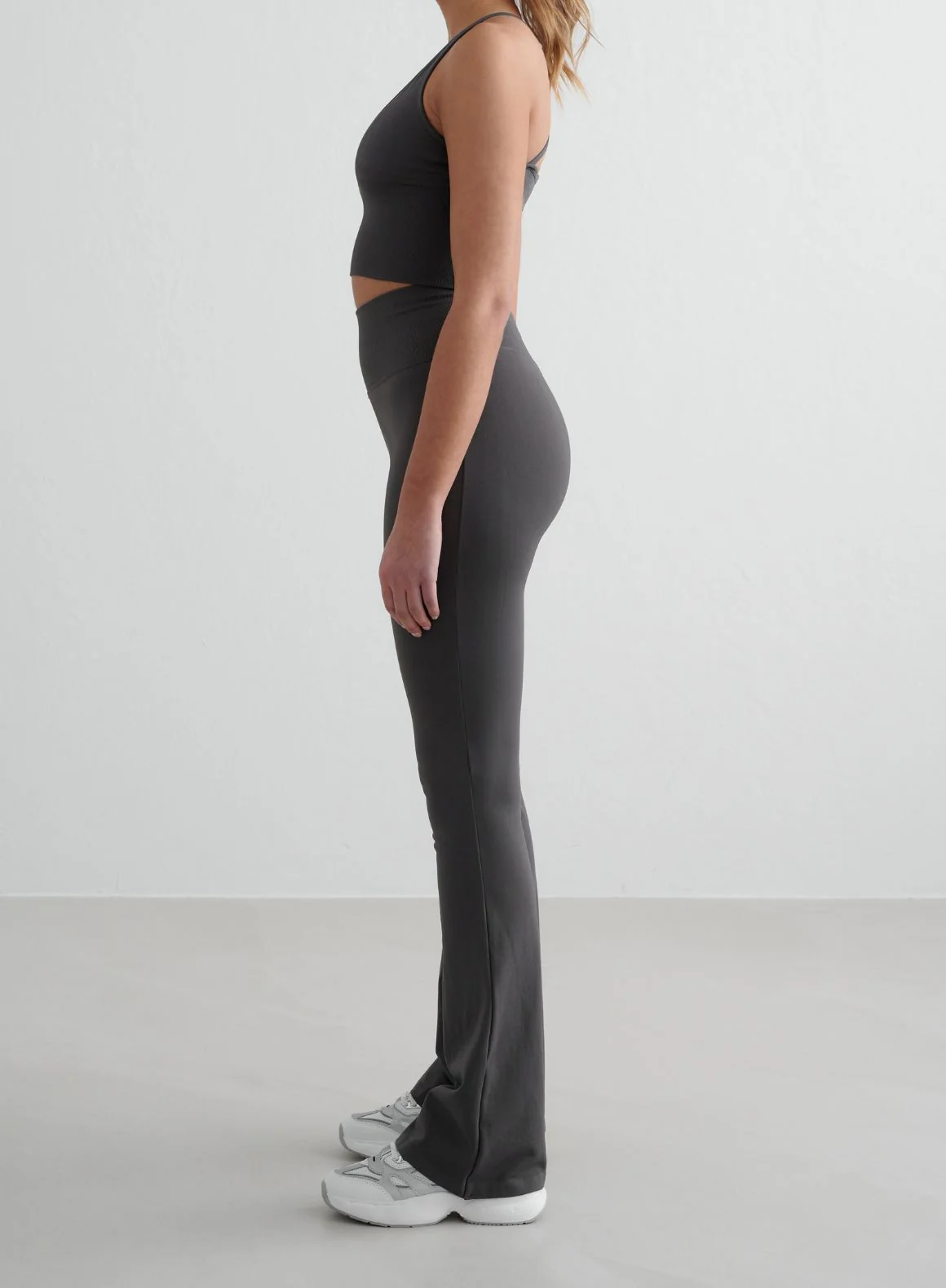 Shadow Grey Shape Seamless Flare Tights & Cross Back Bralette Set - Image 3