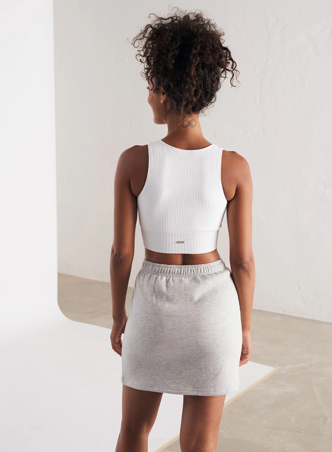 White Ribbed Seamless Crop Top - Image 3