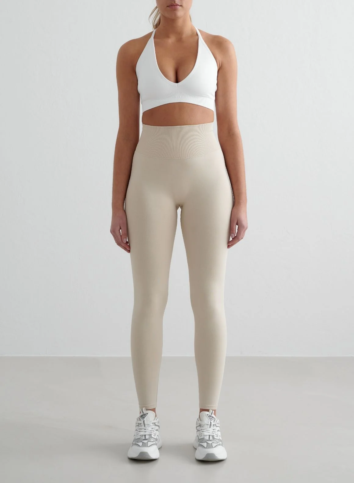White Shape Seamless Cross Back Bra - Image 4
