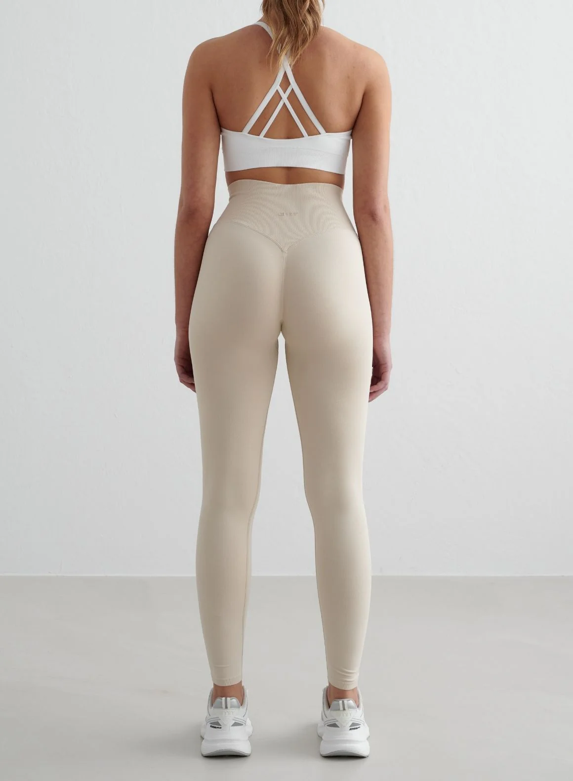 White Shape Seamless Cross Back Bra - Image 5